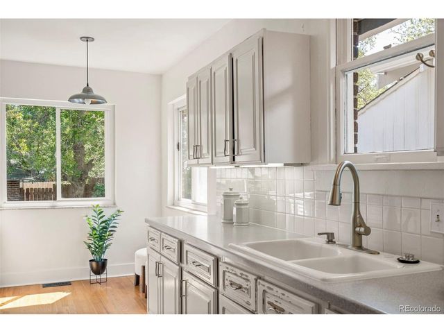 906 Monroe St, Denver, CO 80206
