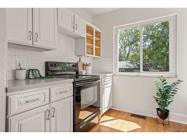 906 Monroe St, Denver, CO 80206