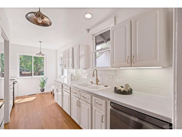906 Monroe St, Denver, CO 80206