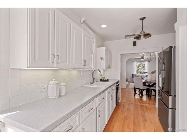 906 Monroe St, Denver, CO 80206