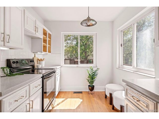 906 Monroe St, Denver, CO 80206