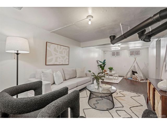 906 Monroe St, Denver, CO 80206