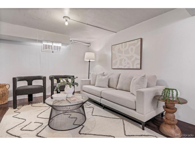 906 Monroe St, Denver, CO 80206