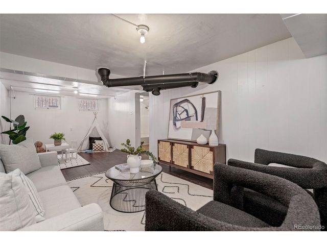 906 Monroe St, Denver, CO 80206