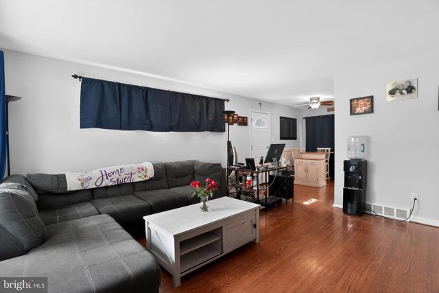 2112 BRIDGEWATER RD, Aston, PA 19014