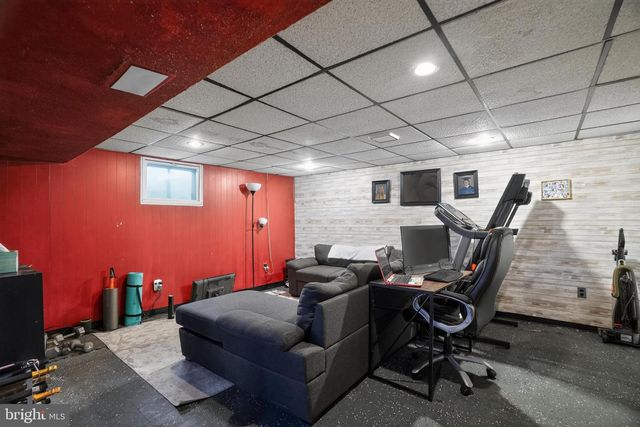 2112 BRIDGEWATER RD, Aston, PA 19014