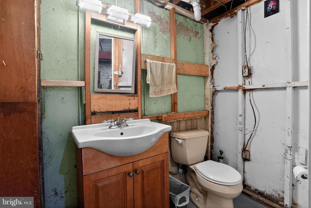 2112 BRIDGEWATER RD, Aston, PA 19014