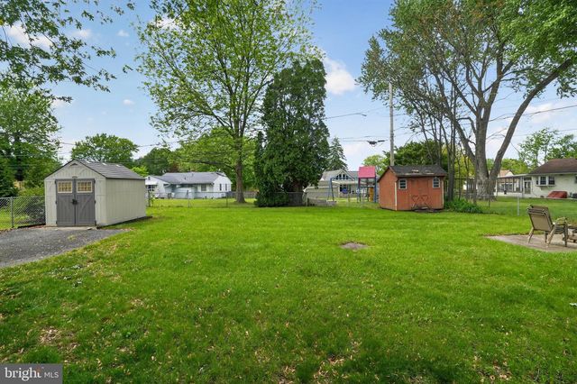 2112 BRIDGEWATER RD, Aston, PA 19014