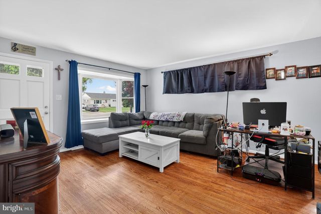 2112 BRIDGEWATER RD, Aston, PA 19014