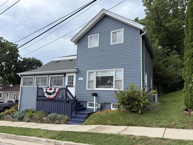 320 High STREET, Hartford, WI 53027
