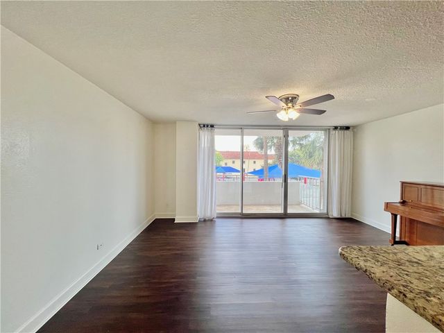 715 S Upper Broadway St 205, Corpus Christi, TX 78401