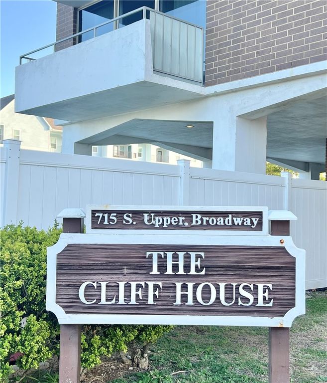 715 S Upper Broadway St 205, Corpus Christi, TX 78401 — photo 2