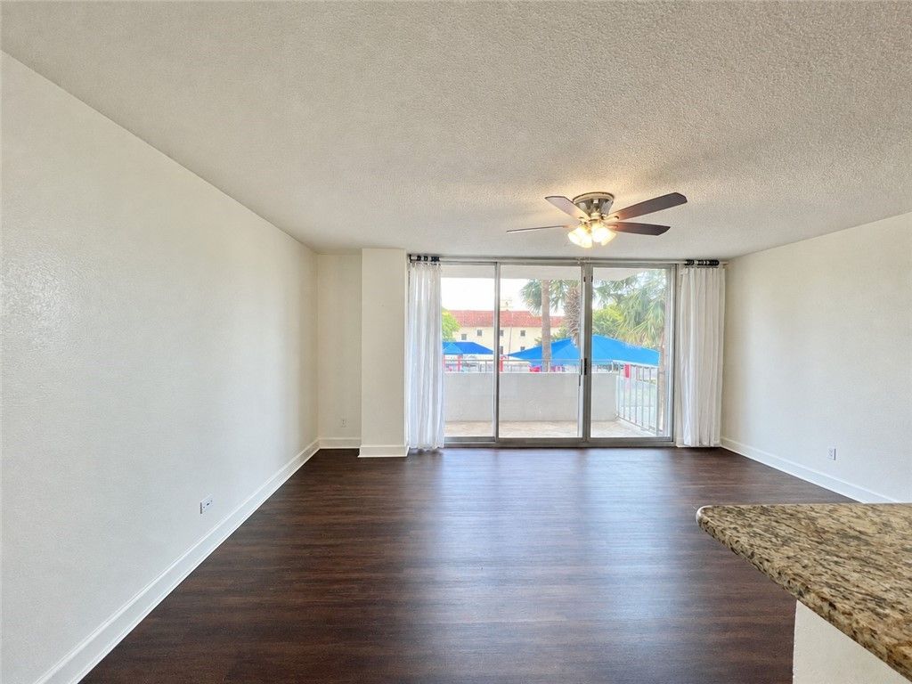 715 S Upper Broadway St 205, Corpus Christi, TX 78401 — photo 3