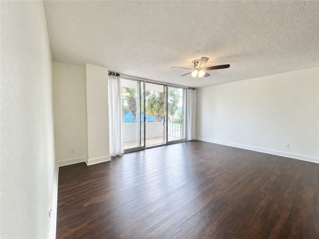 715 S Upper Broadway St 205, Corpus Christi, TX 78401 — photo 5