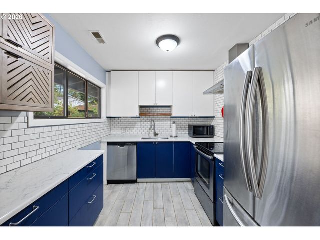 12445 Ne HASSALO St, Portland, OR 97230