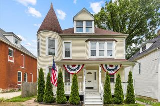 5829 Bartmer Avenue, St Louis, MO 63112