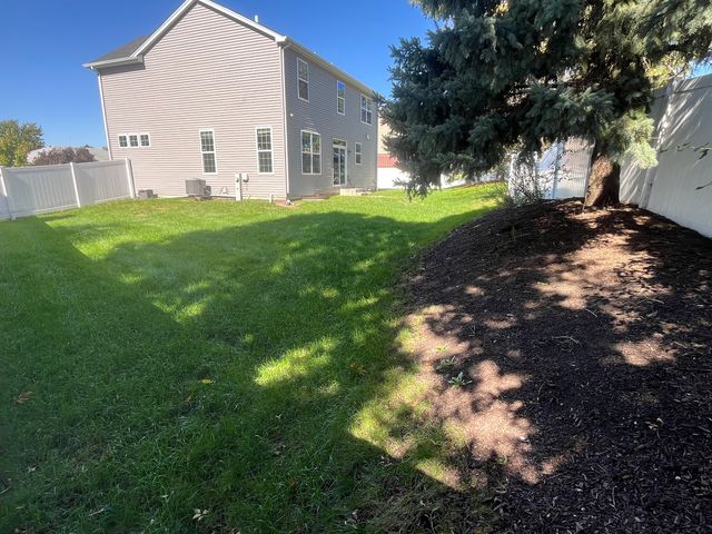 614 Flanagan Drive, Minooka, IL 60447