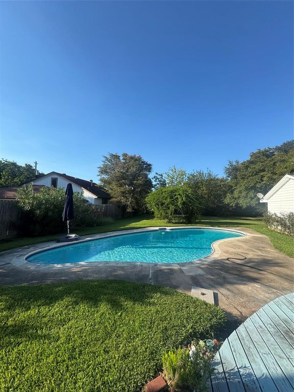 315 Cedar Lane, El Lago, TX 77586