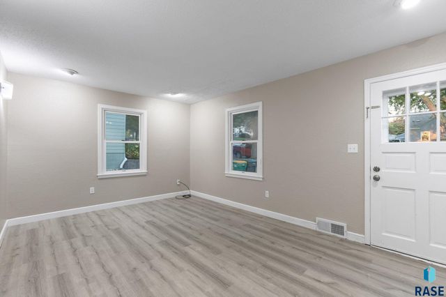 816 S Glendale Ave Avenue, Sioux Falls, SD 57104