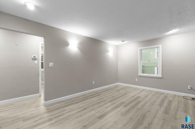 816 S Glendale Ave Avenue, Sioux Falls, SD 57104