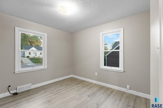 816 S Glendale Ave Avenue, Sioux Falls, SD 57104