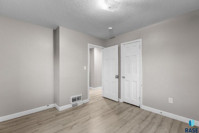 816 S Glendale Ave Avenue, Sioux Falls, SD 57104