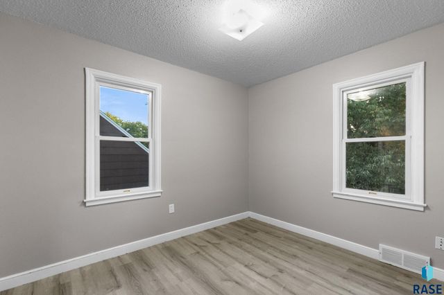 816 S Glendale Ave Avenue, Sioux Falls, SD 57104