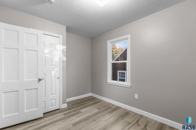 816 S Glendale Ave Avenue, Sioux Falls, SD 57104