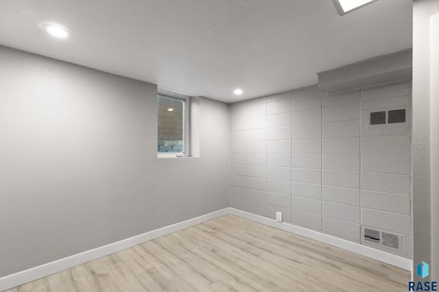 816 S Glendale Ave Avenue, Sioux Falls, SD 57104