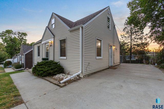 816 S Glendale Ave Avenue, Sioux Falls, SD 57104