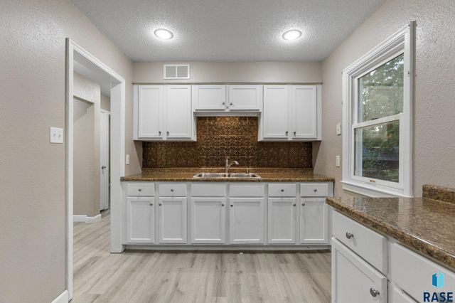 816 S Glendale Ave Avenue, Sioux Falls, SD 57104