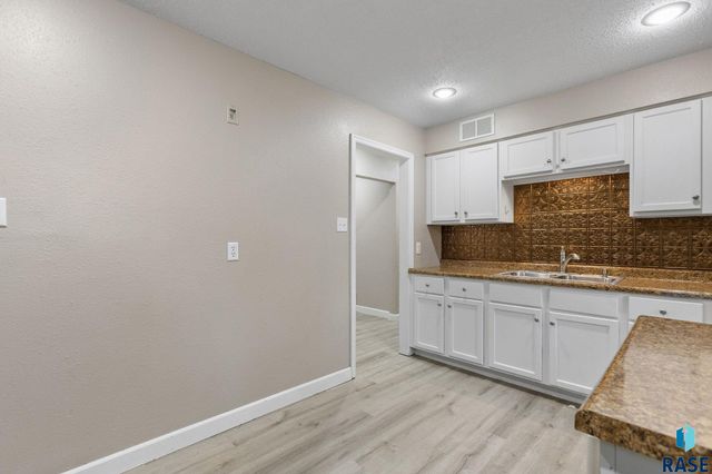 816 S Glendale Ave Avenue, Sioux Falls, SD 57104