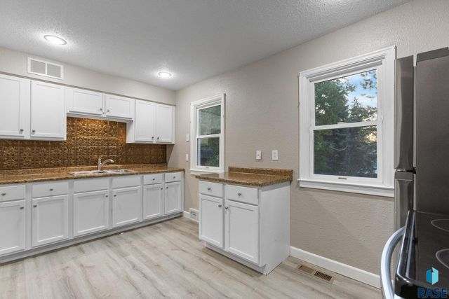 816 S Glendale Ave Avenue, Sioux Falls, SD 57104