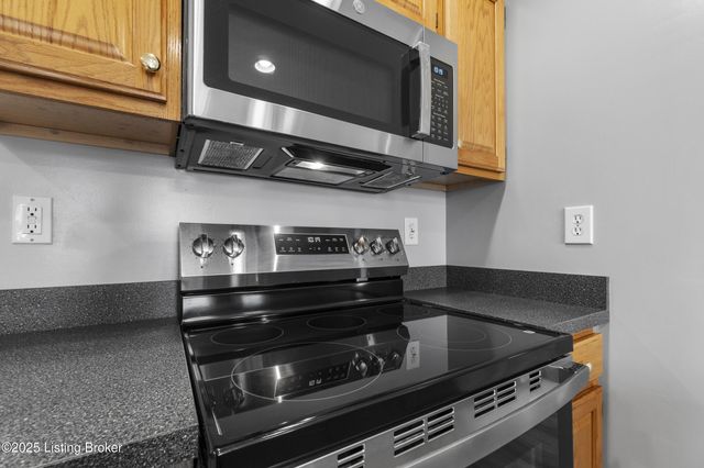 5707 Grandel Blvd, Louisville, KY 40258