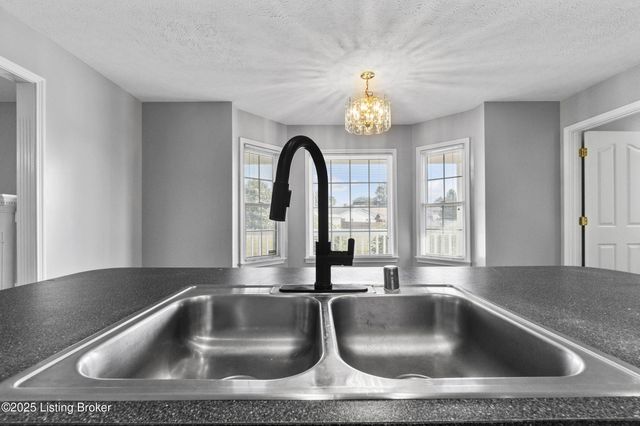 5707 Grandel Blvd, Louisville, KY 40258