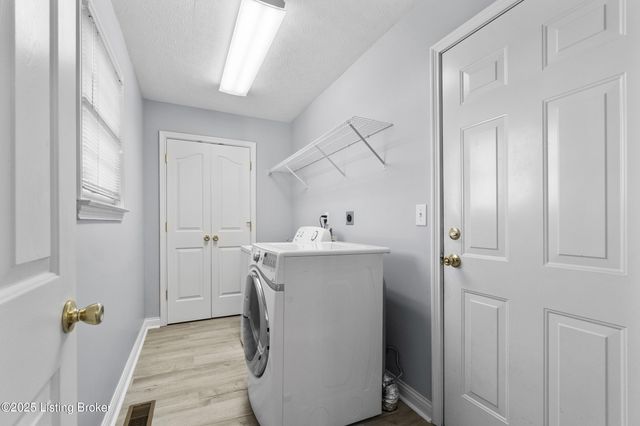 5707 Grandel Blvd, Louisville, KY 40258