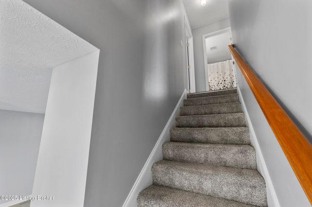 5707 Grandel Blvd, Louisville, KY 40258