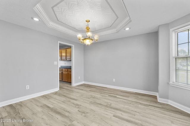 5707 Grandel Blvd, Louisville, KY 40258