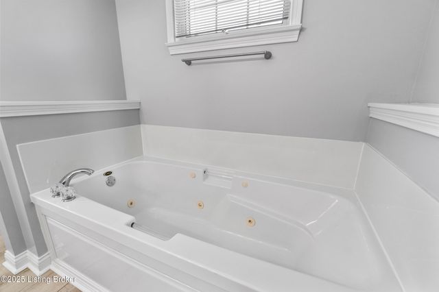 5707 Grandel Blvd, Louisville, KY 40258