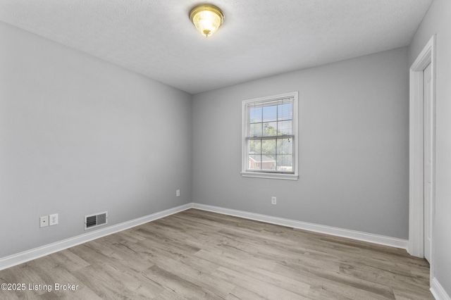 5707 Grandel Blvd, Louisville, KY 40258