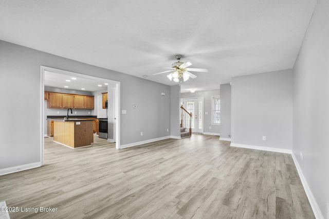 5707 Grandel Blvd, Louisville, KY 40258