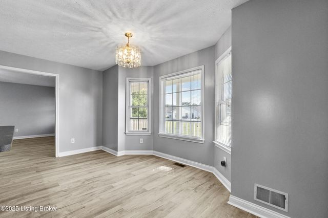 5707 Grandel Blvd, Louisville, KY 40258