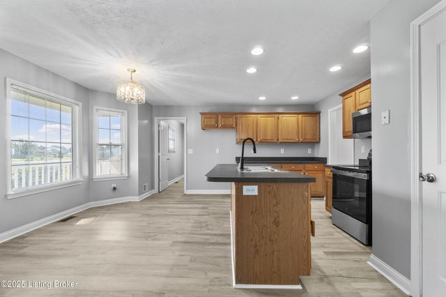 5707 Grandel Blvd, Louisville, KY 40258