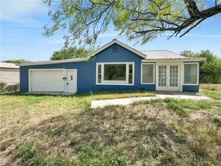 266 S Vista Dr, Sandia, TX 78383