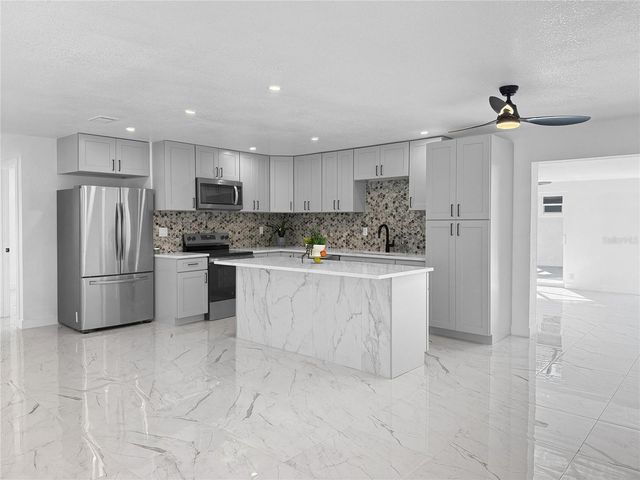 5010 LAHAINA DRIVE, Sarasota, FL 34232