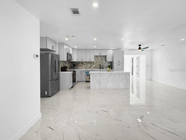 5010 LAHAINA DRIVE, Sarasota, FL 34232