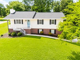 424 Hickory Street, Ringgold, GA 30736