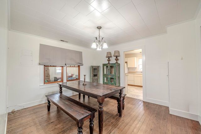 2423 HARDIN CREEK RD, Clifton, TN 38425