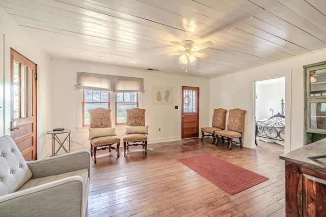 2423 HARDIN CREEK RD, Clifton, TN 38425