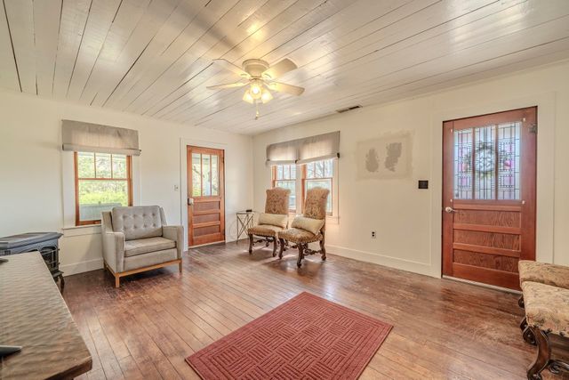 2423 HARDIN CREEK RD, Clifton, TN 38425